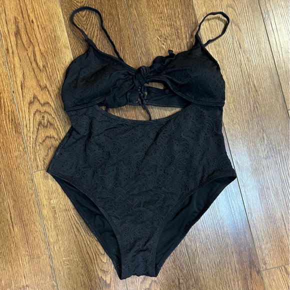 Celebrity Pink Swim Black Lace Cutout Swimsuit Sz XL - Picture 1 of 6
